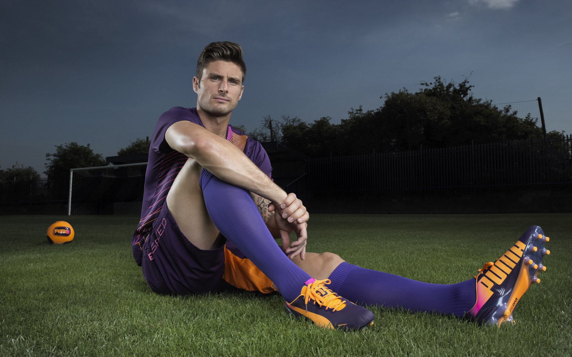 东契奇29+11+10：送约基奇式妙传 被犯规后随手一扔超远命中，东契奇亲签